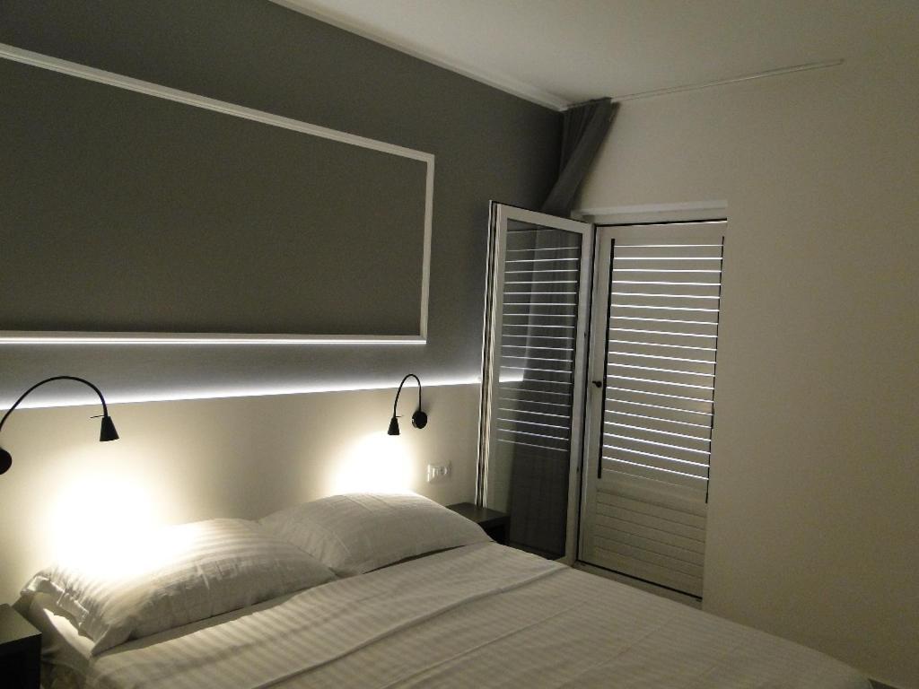 Rooms Tepli Bok Primosten Exterior photo