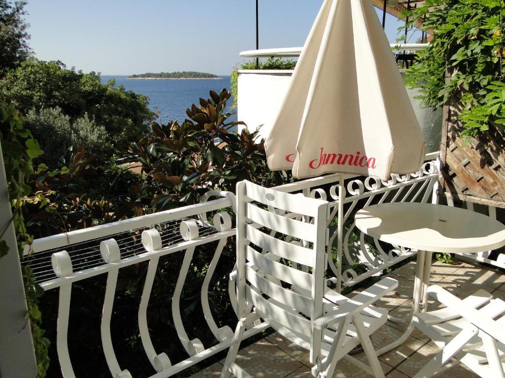 Rooms Tepli Bok Primosten Exterior photo